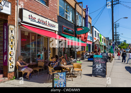 Boutiques et cafés sur Augusta Avenue dans le quartier de Kensington Market, Toronto, Ontario, Canada Banque D'Images