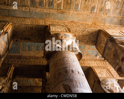 Bague Romaine T52 près de Luxor temple dédié à Hathor, qui était un site gréco-romain utilisé par la reine Cléopâtre, célèbre pour son signe astrologique Banque D'Images