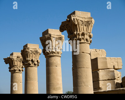 Bague Romaine T52 près de Luxor temple dédié à Hathor, qui était un site gréco-romain utilisé par la reine Cléopâtre, célèbre pour son signe astrologique Banque D'Images