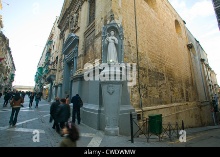 L'Europe, Malte, La Valette, la rue de la République, l'église S. Francesco Banque D'Images