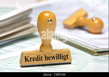 Timbres en caoutchouc allemand marqués d - crédit accepté - sur des documents financiers Banque D'Images
