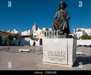 Statue du Prince Henri le Navigateur à la mer sur la place Praça Infante Dom Henrique à Lagos, Portugal Banque D'Images