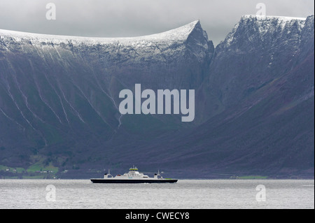 Car-ferry 'Tidesund' près de Ålesund en Norvège. Octobre 2011. Banque D'Images