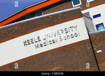 L'École de médecine de l'Université de Keele au Royal University Hospital of North Stoke Stoke on Trent Staffordshire England UK Personnel Banque D'Images