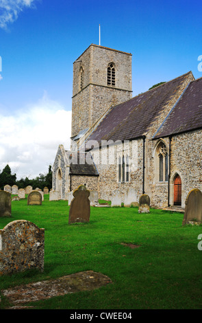 Une vue de l'église de Rockland Tous les Saints dans la paroisse de Rocklands, Norfolk, Angleterre, Royaume-Uni. Banque D'Images