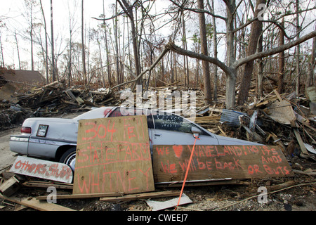 Carcasse de voiture après l'ouragan Katrina Banque D'Images