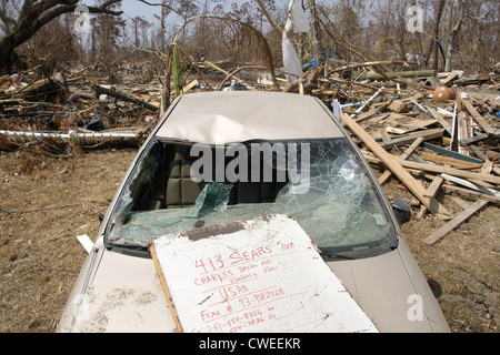 Carcasse de voiture après l'ouragan Katrina Banque D'Images