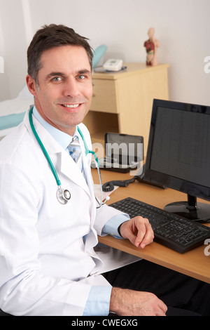 American doctor sitting at desk Banque D'Images