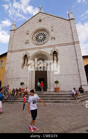 La Basilique de Saint Benoît datant du 13e siècle à Norcia Ombrie Italie Banque D'Images