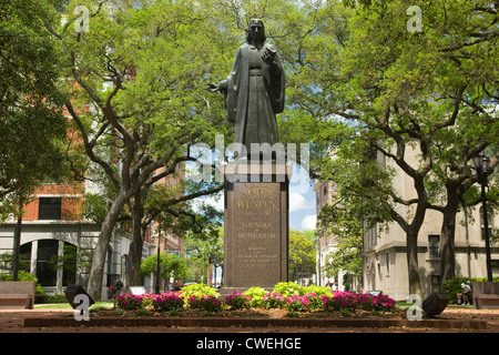 STATUE DE JOHN WESLEY (©MARSHALL DAUGHERTY 1969) REYNOLDS SQUARE SAVANNAH GEORGIA USA Banque D'Images