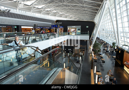 Zurich - vue de l'intérieur du centre côté piste de l'aéroport de Kloten Banque D'Images