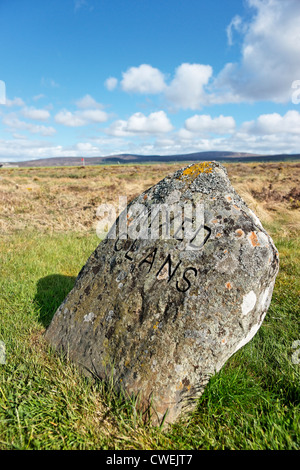 Pierre tombale d'Jacobite Clans mixtes sur le site de la bataille de Culloden, près d'Inverness, Highland, Scotland, UK Banque D'Images