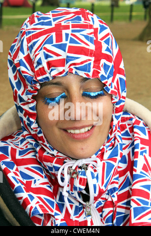 Portrait de jeunes femmes vêtues de Union Jack et portant des faux cils. Londres du Jubilé de diamant de la Reine, 2012 Banque D'Images