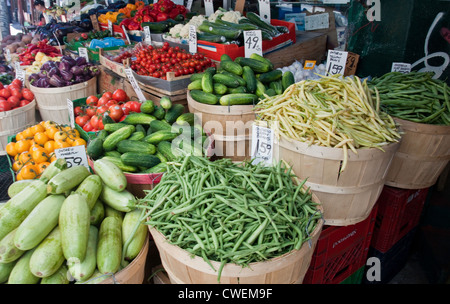 Vegetanles en vrac pour la vente à Toronto's multicultural historique célèbre Kensington Market à Toronto;Ontario;Canada Banque D'Images