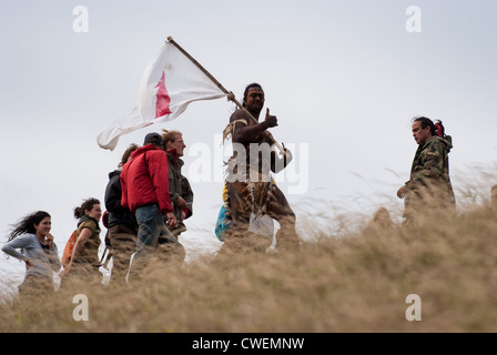 Haka Pei leader avec les touristes - Île de Pâques Banque D'Images