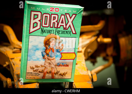 Une boîte de 20 poudre de nettoyage pour borax Mule Team Banque D'Images