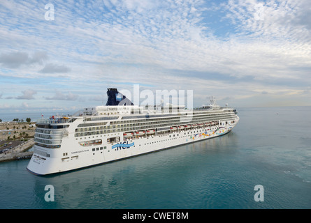 Bateau de croisière amarré au King's Wharf, Bermudes Banque D'Images