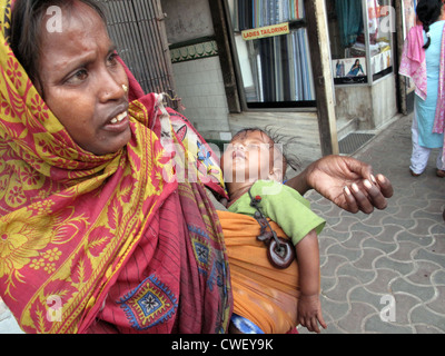 Rues de Calcutta. Des milliers de mendiants sont les la plupart des castes défavorisées vivant dans les rues. Kolkata, Inde, Jan 28, 2009. Banque D'Images