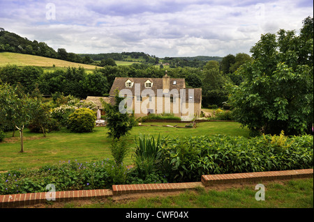 Une maison individuelle moderne construit en pierre de Cotswold England UK Banque D'Images