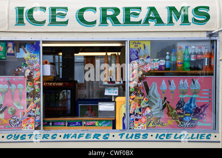 En dehors d'un Ice cream van avec des publicités pour les confiseries, Édimbourg, Écosse, Royaume-Uni Banque D'Images