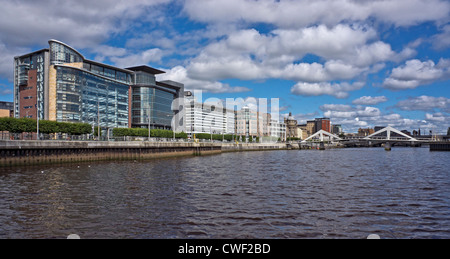 200 et 150 bâtiment BT & Broomielaw Atlantic Quay (L pour milieu) sur la rivière Clyde à Glasgow avec Tradeston Bridge droite. Banque D'Images