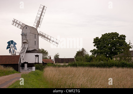 Un poste historique mill à Saxstead Green, Suffolk, UK Banque D'Images