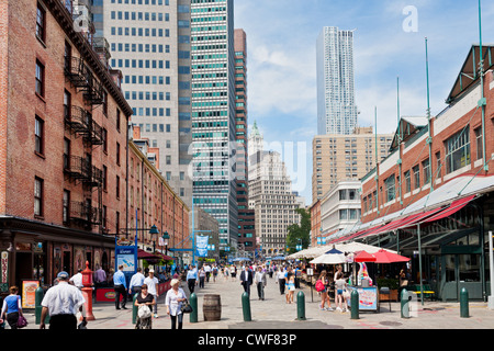 South Street Seaport, Schermerhorn Row à gauche, lower Manhattan, New York City Banque D'Images