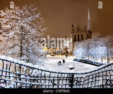 La cathédrale St.Anne dans la neige, Belfast Banque D'Images