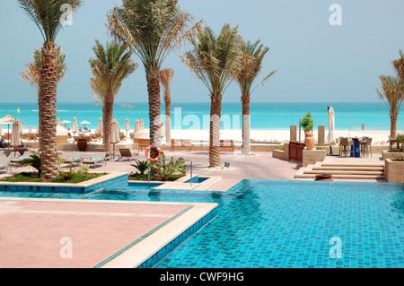 Piscines à l'hôtel de luxe, l'île de Saadiyat, Abu Dhabi, UAE Banque D'Images