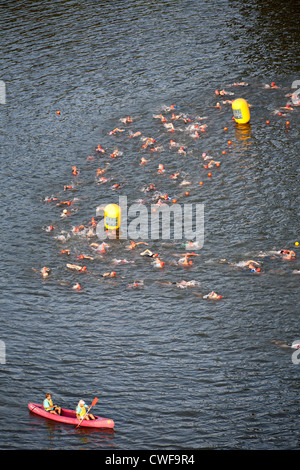 Triathlon (Ironman), connu sous le nom de 'Challenge Vichy '. Piscine vu du dessus. Vichy - Allier - Auvergne - France Banque D'Images