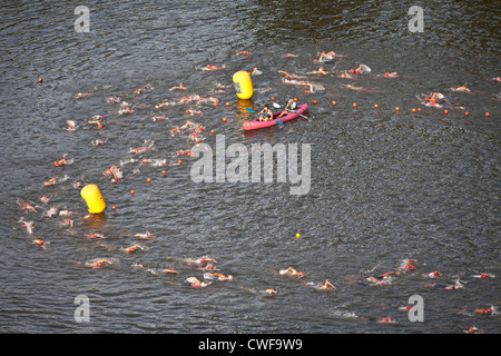 Triathlon (Ironman), connu sous le nom de 'Challenge Vichy '. Piscine vu du dessus. Vichy - Allier - Auvergne - France Banque D'Images