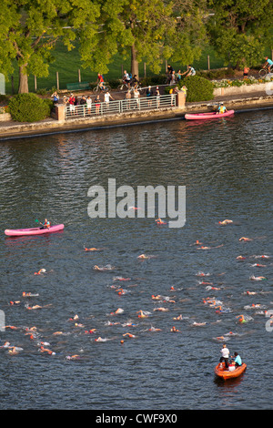 Triathlon (Ironman), connu sous le nom de 'Challenge Vichy '. Piscine vu du dessus. Vichy - Allier - Auvergne - France Banque D'Images