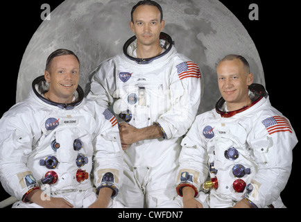 Portrait du premier équipage de la mission Apollo 11 lunar landing. De gauche à droite ils sont : Commandant, Neil A. Armstrong, pilote du module de commande, Michael Collins, et le pilote du module lunaire Edwin E. Aldrin Jr., l'équipage d'Apollo 11 est devenu le premier peuple à la terre sur la surface de la lune le 20 juillet 1969. Banque D'Images