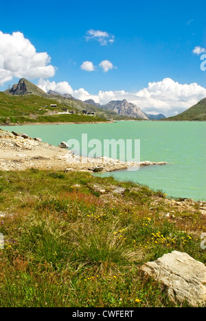 Lago Bianco, col de la Bernina, Alpes suisses, Suisse Banque D'Images