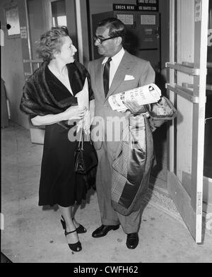 Judith Anderson, actrice, auteur-compositeur avec Irving Berlin à la Playhouse à Palm Beach, en Floride, ca 1955 Banque D'Images