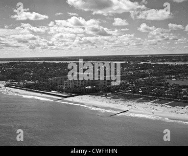 Vue aérienne de la célèbre Breakers Hotel Palm Beach, en Floride, dans les années 40 Banque D'Images