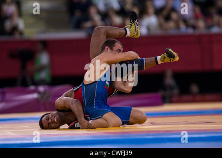 Radoslav Marinov Velikov (BUL) -B- contre Ibrahim Farag Abdelhakim Mohamed (EGY) en 55kg en lutte libre olympique il t Banque D'Images