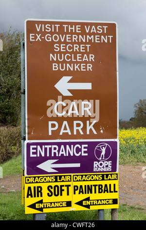 Kelvedon Hatch Nuclear Bunker secret Essex Road sign Banque D'Images