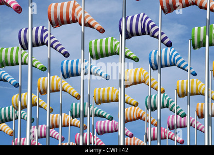 La sculpture 'Le vent souffle où il veut' par Daniel Buren. Beaufort02 : L'Art par la mer. De Haan, Belgique. Banque D'Images