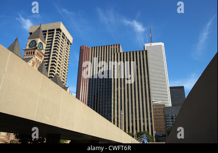 Toronto - des gratte-ciel au Nathan Phillips Square, au centre-ville Banque D'Images