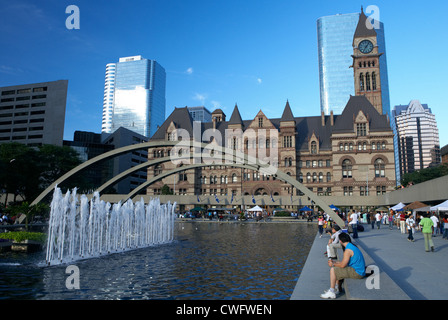 Toronto - au Nathan Phillips Square, au centre-ville Banque D'Images