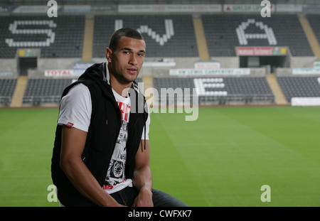 Steven Caulker, premier league defender en photo au Liberty Stadium de Swansea, où il a passé la saison 2011-2012 en prêt. Banque D'Images