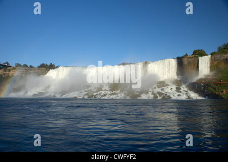 Niagara Falls - avis d'un Maid of the Mist sur les chutes américaines Banque D'Images