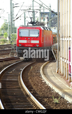 Koeln, train régional au centre-ville Banque D'Images