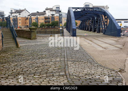 Vieux pont de chemin de fer de swing victoria Rennie's isle de Leith Docks shore Edinburgh, Scotland, UK, Royaume-Uni Banque D'Images