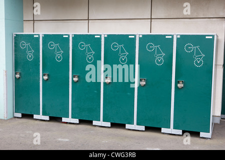 Location de casiers de rangement pour vélo dans un lieu de travail des capacités à Édimbourg, Écosse, Royaume-Uni, Royaume-Uni Banque D'Images