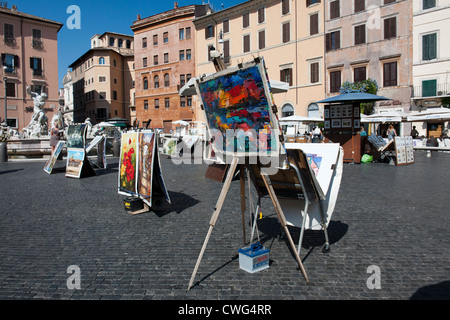 Artistes offrent leurs travaux pour vendre à la Piazza Navona, Rome, Italie. Banque D'Images