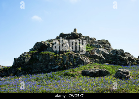 Trig Point ou Point de triangulation sur Skomer Island, dans le sud du Pays de Galles, Royaume-Uni Banque D'Images