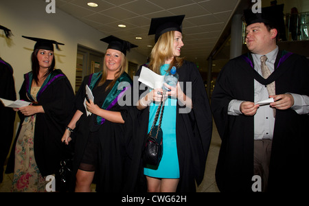 Les diplômés de l'Université Edge Hill Banque D'Images