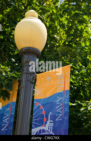 Le Navy Pier Drapeau sur le lampadaire à Chicago, Illinois Banque D'Images